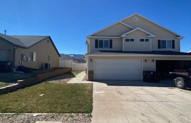 Move-in Bonus!! 3 bed -2.5 bath Twin Home photos photos