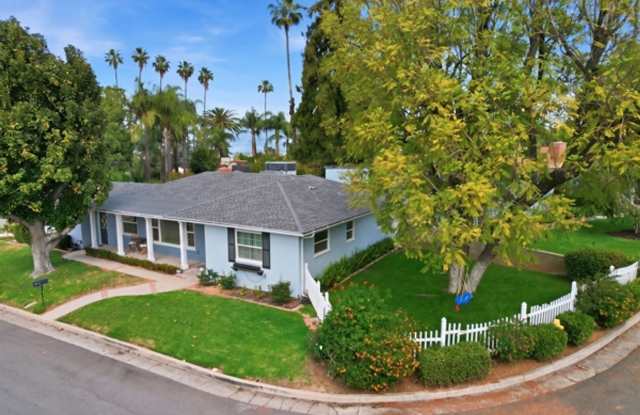 Charming 4 bedroom, South Redlands corner lot home just waiting for you to call home! photos photos
