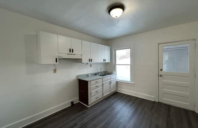 ** Move in Special ** Updated 3-Bedroom, 1-Bathroom Home – $1,100/Month photos photos