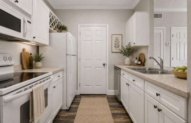Charming Clearwater 1 Bedroom Condo with Secure Parking and Community Pool Gallery 3