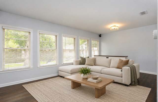 621 E Hackberry Gallery 2
