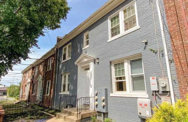 2214 NICHOLSON STREET SE Gallery 4