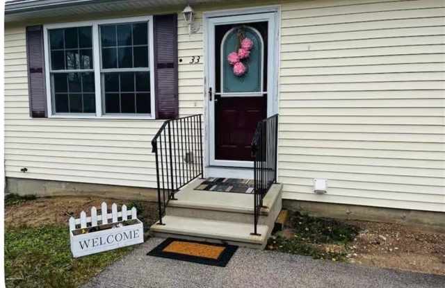 33 Cobblestone Lane Gallery 2