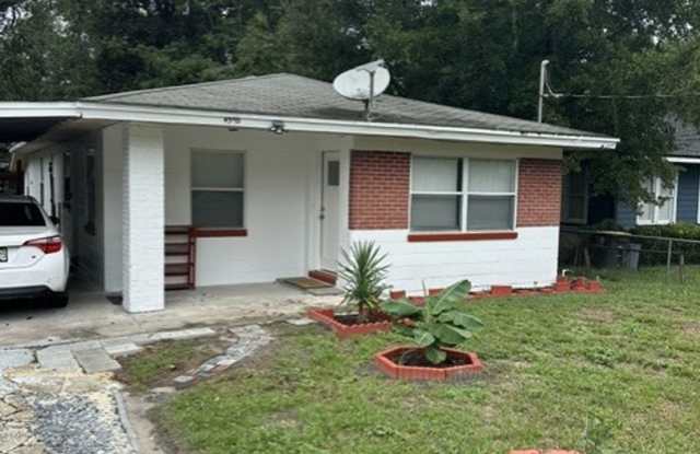 Fabulous Location, Westside Gem!! Gallery 3