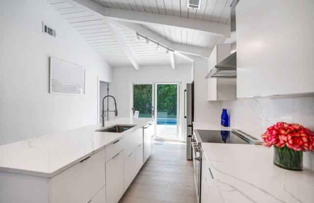 56 Pinetree Dr Gallery 4