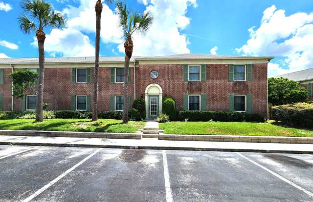 Charming Studio Condo Unit; Private Fenced-in Patio; New Paint and Flooring; Pool photos photos
