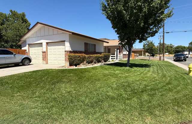 Beautiful 2 bedroom 1 Bath Duplex in Sparks with a 1 Car Garage - 880 Tyler Way, Sparks, NV 89431 Beautiful 2 bedroom 1 Bath Duplex in Sparks with a 1 Car Garage - 880 Tyler Way, Sparks, NV 89431