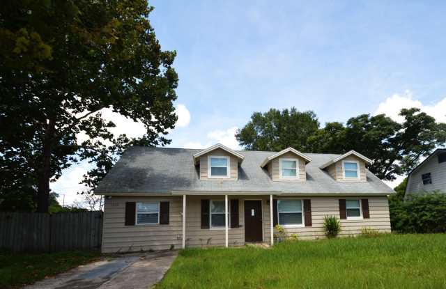 Historic but updated Single Family Charmer - 1022 Hamilton Avenue, Longwood, FL 32750