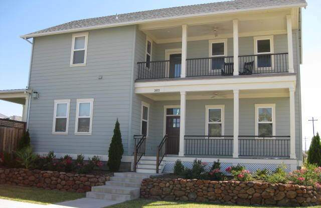 Beautiful 3 bed 3 bath house - 2622 East 20th Street, Chico, CA 95928