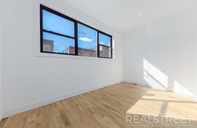 51 Rockaway Ave Gallery 3