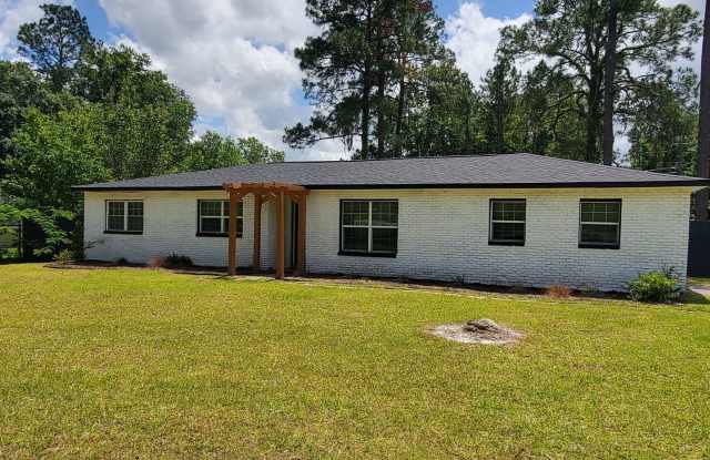 Spacious 4BR/2BA Home with Brick Exterior, Large Open Living Area, and Pet-Friendly in Valdosta, GA! photos photos