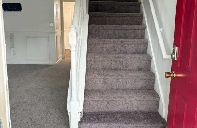 Charming 2BR House in Fayetteville “ NEW CARPET” Gallery 3