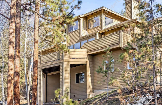 Unfurnished - 5BR - 3.5BA Forest Retreat in Northwest Bend photos photos