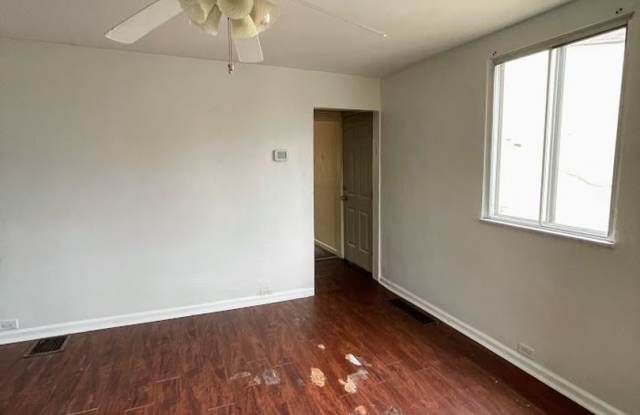 2 bed 1 bath - Greenfield, nice location, laundry included photos photos