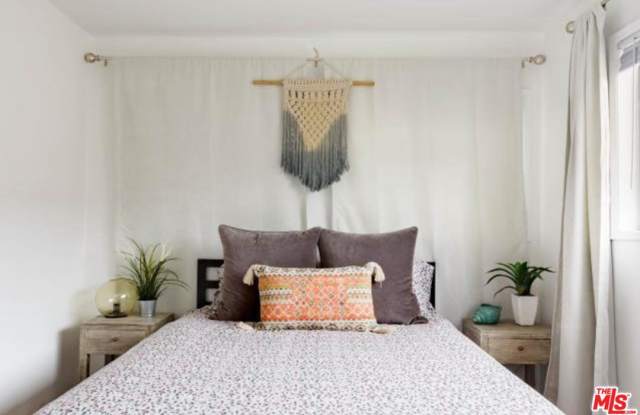8411 KITTYHAWK Avenue Gallery 4