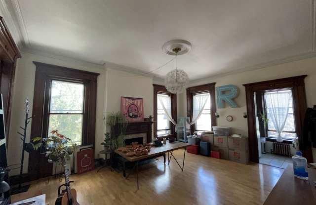 241 Middle Street Gallery 4