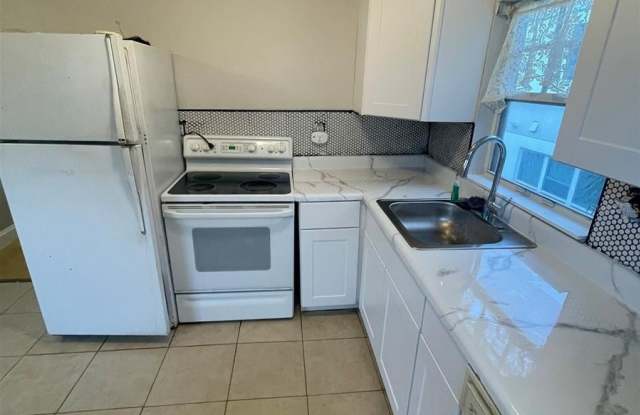 727 1/2 EDGEWATER Drive Gallery 2