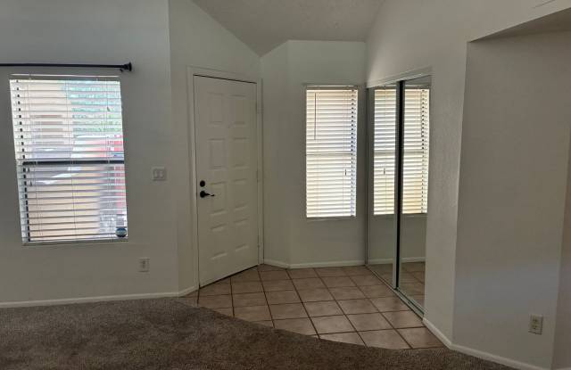 **NICE 2br/1ba CONDO - (ALMA SCHOOL & SOUTHERN) Gallery 3