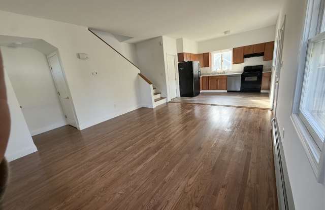 143 E High St - 143 East High Street, Lake Pocotopaug, CT 06424 143 E High St - 143 East High Street, Lake Pocotopaug, CT 06424