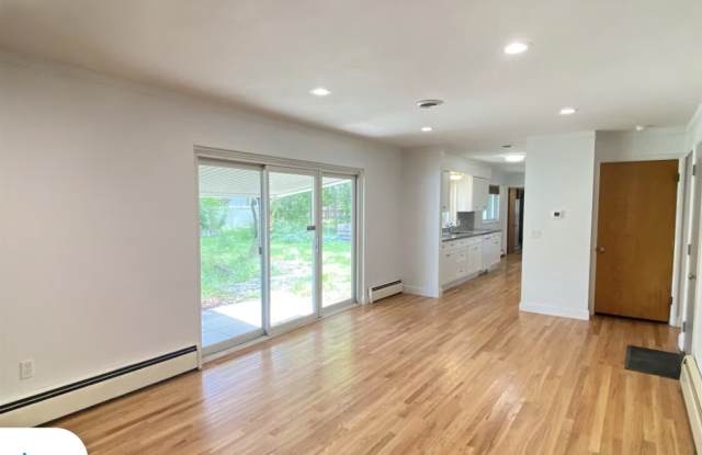 2727 Oakdale Drive Gallery 4