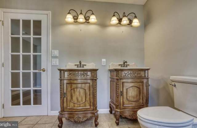 818 W 36TH STREET - 818 West 36th Street, Baltimore, MD 21211