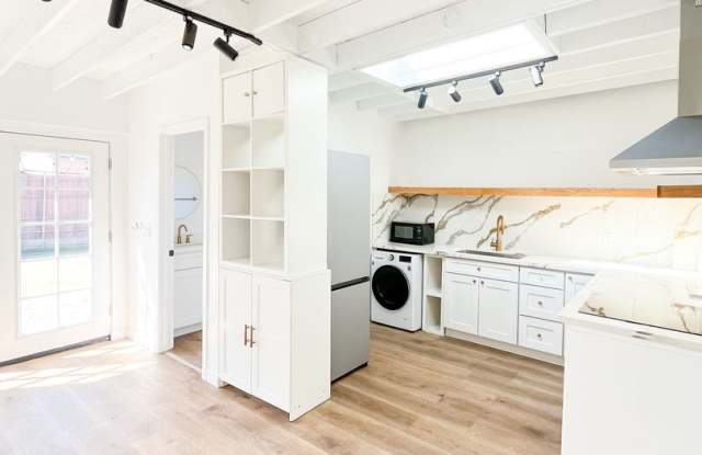 2174 W 30th St - 2176 W 30th St - 2174 West 30th Street, Los Angeles, CA 90018