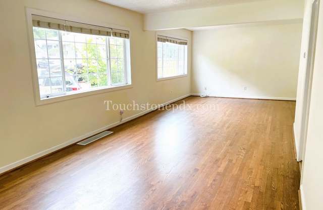 3BD|1BA Home in Rocky Butte *$500 Promotion* Gallery 2