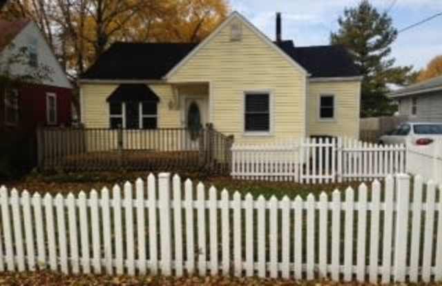 3‑Bedroom Home with White Picket Fence - East Side photos photos