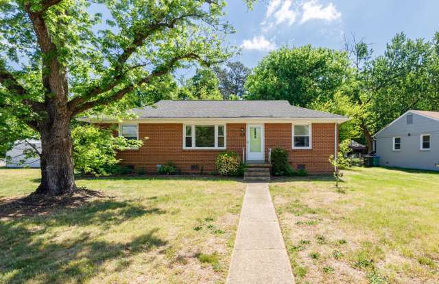 Beautiful 2 Bedroom Corner Lot Property Near Forest Hill Ave ***Available May 2026*** photos photos