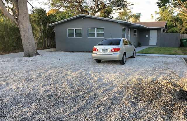 2465 NE 183rd St photos photos