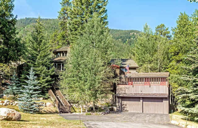 Classic Vail Retreat with 2 Kitchens, Loft Office, and 2-Car Garage photos photos