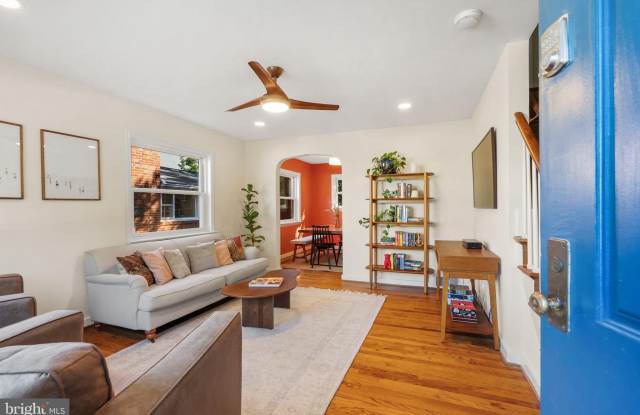 19 E CUSTIS Avenue Gallery 4