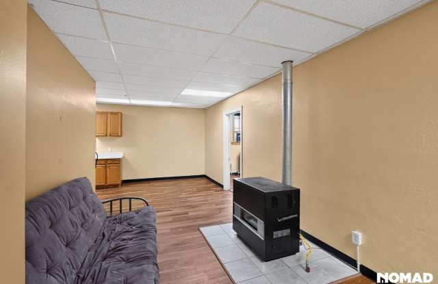 Large updated flat on Pawling Ave Heat + washer dryer Included photos photos