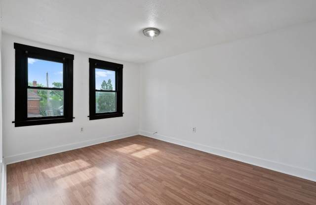 3 bed 1 bathroom - central air, outdoor space, laundry photos photos