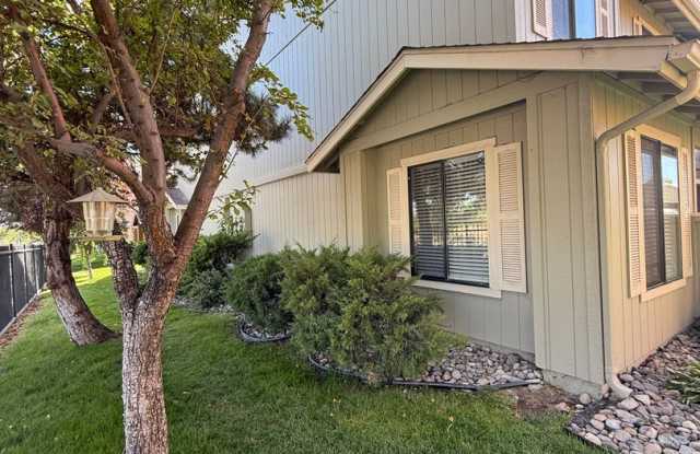 Spacious townhouse in gated community of Sparks. Gallery 3