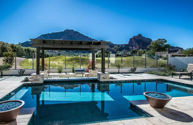 5587 E VALLEY VISTA Lane Gallery 2