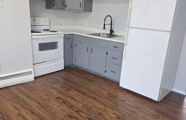 Large 2 bedroom, 1 bathroom photos photos