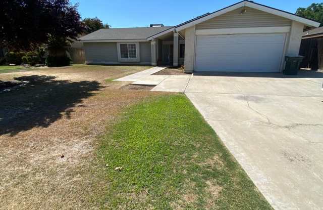 4601 Glengary Place 3+2 in Southwest Bakersfield With Pool photos photos