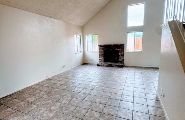 Spacious 3-Bedroom Home in North Laguna Gallery 4