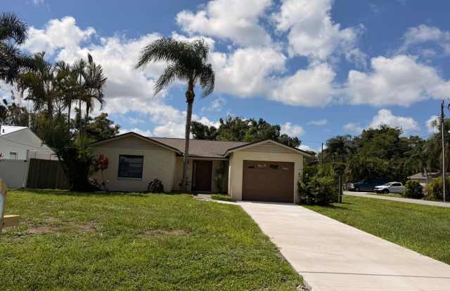 Great 2/2 with garage and fenced yard photos photos