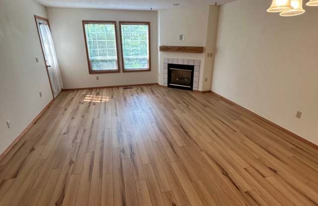 Nice 3 Bedroom, 2 Bath Townhome in McMinnville Gallery 3