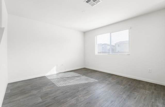 Exceptional 3 bed 2 and a half bath townhome; brand new build, move in ready!! Gallery 4