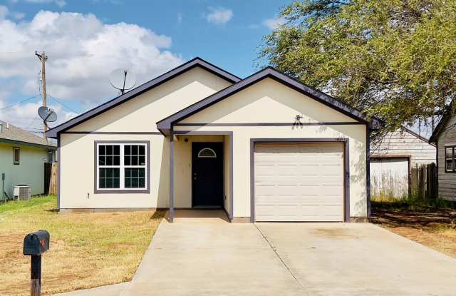 Great 3/2/1 in Southeast Lubbock - 118 81st Street, Lubbock, TX 79404