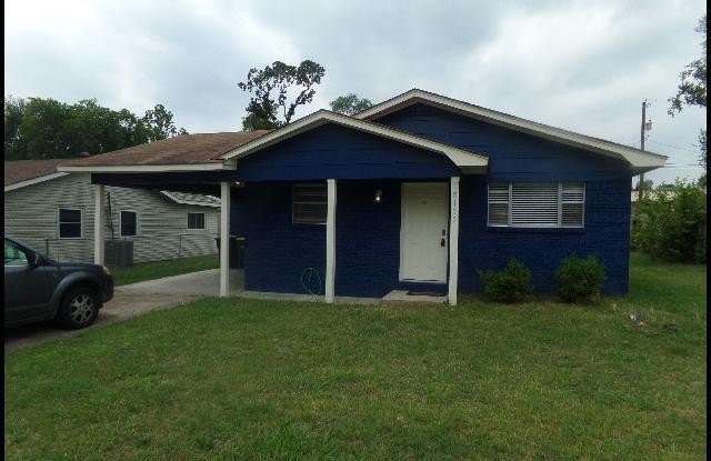 8115 N Claremont Ave photos photos