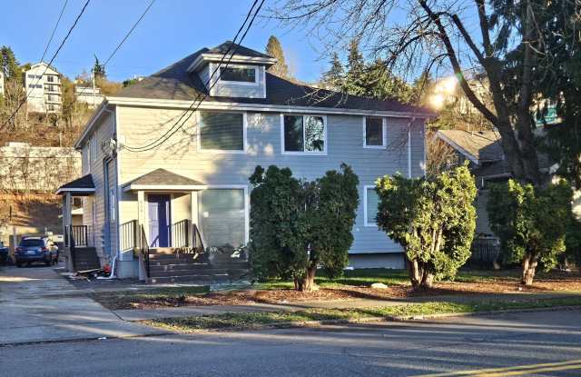 Where Dreams Meet Location. Modern/Unique Unit & FREE Parking! photos photos