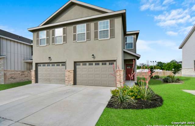 Stunning Duplex Located in New Braunfels, all appliances included!! photos photos