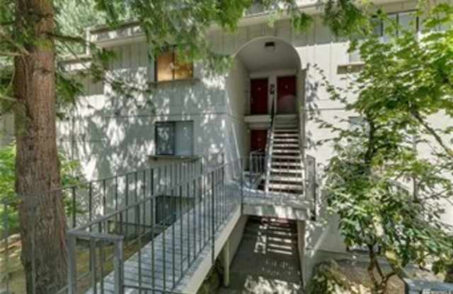 1Bd/1Ba Kirkland Condo - 12736 Northeast 116th Lane, Kirkland, WA 98034