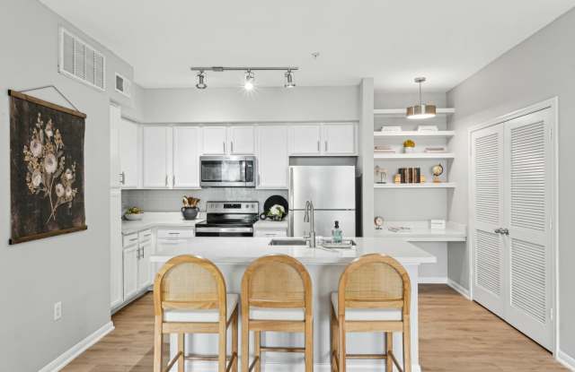 The Henry at Woodland Hills Gallery 3