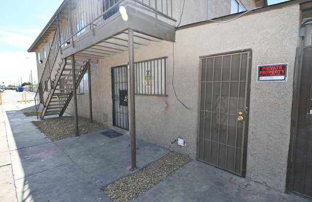 Downtown Las Vegas- Downstairs 2 Bedroom Apartment -2301 Stewart Ave photos photos