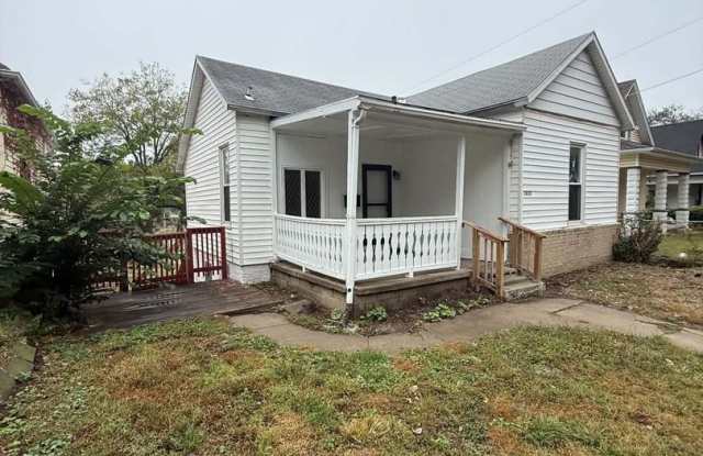 Remodeled 3-Bedroom 1.5 Bathroom Home  with Partially Fenced Backyard Gallery 3